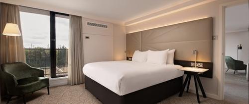 HiltonMetropoleBedroom.jpg